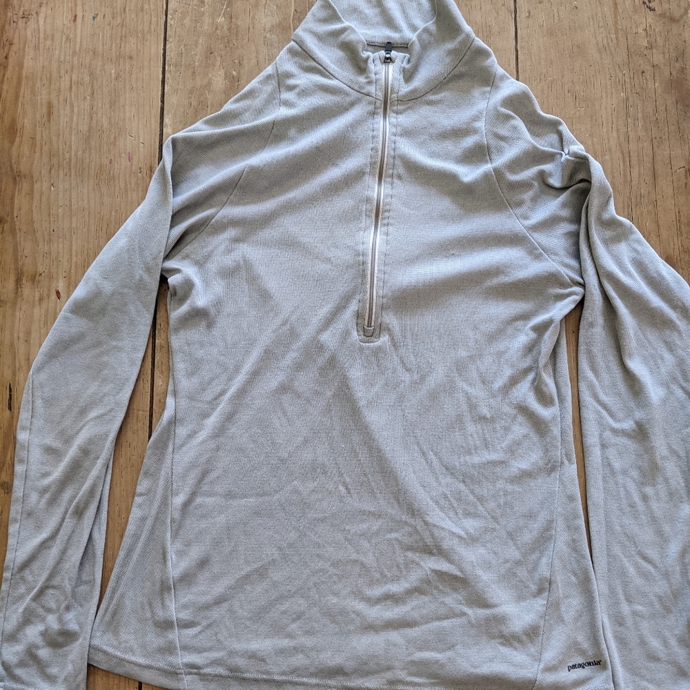 Patagonia quarter zip light weight capilene top